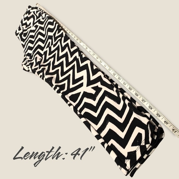 H&M Large Cotton/Spandex Stretchy Black and White Zigzag Pattern Leggings/Pants - Picture 3 of 8